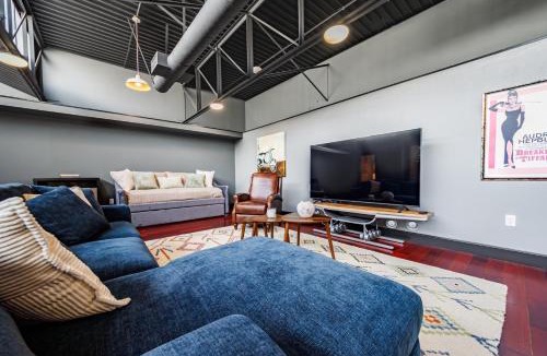 East Village Apartment | Long Beach Apartment - 10 Min Walk to the Beach!