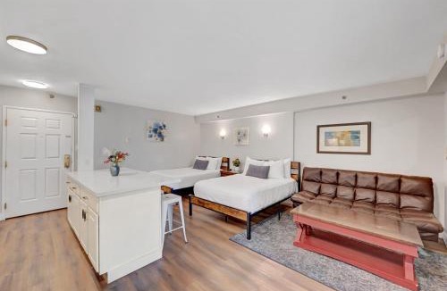 Las Vegas Strip Apartment | Stay Together Suites - Condominium Sleeps 9 With Strip View - NO RESORT FEES