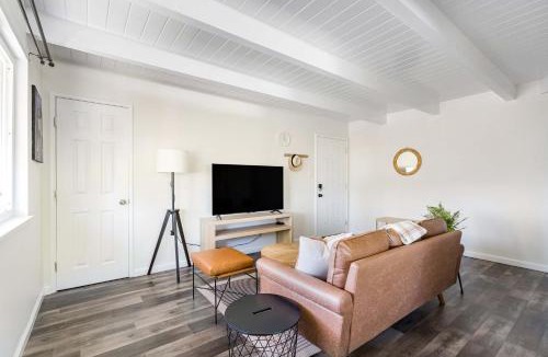 Poets Corner Apartment | Chic Abode In Central Berkley