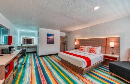 Port Hueneme Hotel | Casa Via Mar Inn, an Ascend Collection Hotel
