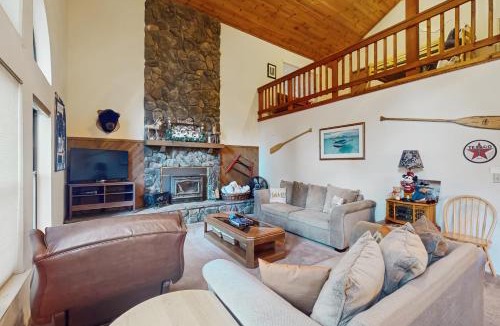 Sierra Cedars House | Bearfoot Getaway