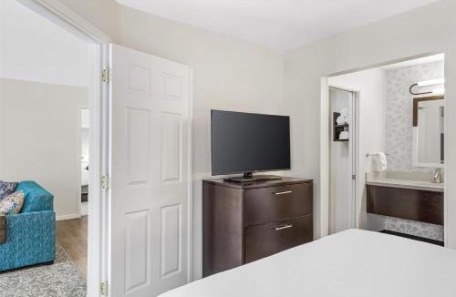 Chatsworth Hotel | Sonesta ES Suites Chatsworth