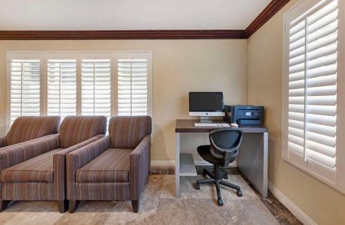 Sunset Beach Hotel | Best Western Harbour Inn & Suites Huntington - Sunset Beach