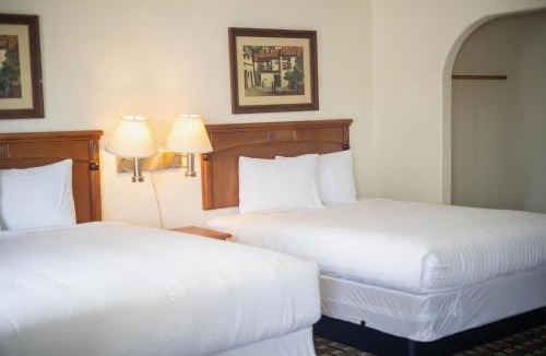 Cherryland Hotel | Deluxe Inn