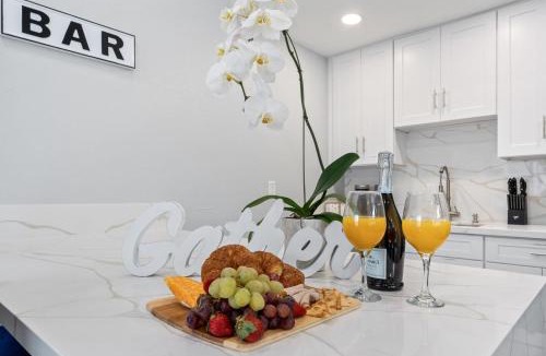 Huntington Beach House | Searenity Suite- Peekaboo Ocean view 1 min walk to Beach