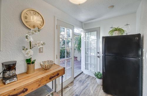 Los Angeles Apartment | Los Angeles Apartment w/Patio, 4 Mi to Downtown!