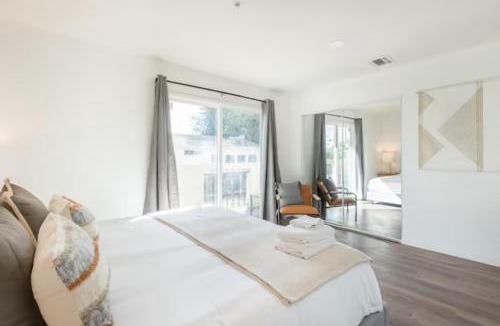 Alhambra Apartment | New Renovated Spacious 3 bedroom near DT Alhambra