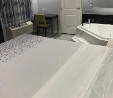 Walnut Valley Hotel | Travelodge Inn & Suites by Wyndham West Covina