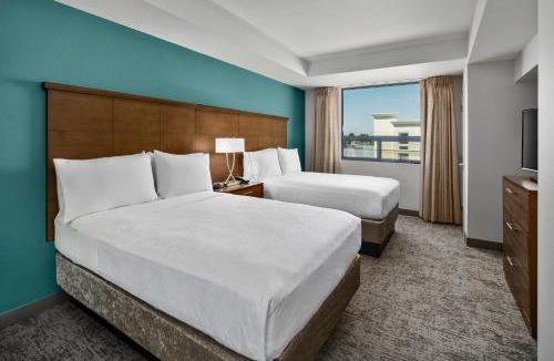 Irvine Business Complex Hotel | Staybridge Suites Irvine - John Wayne Airport by IHG