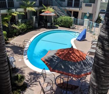 Tarzana Hotel | Tarzana Inn