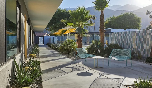 Twin Palms Resort - A Gay Men's Resort