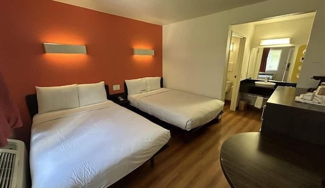 Studio 6 Suites - Riverside, Ca