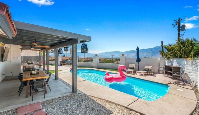 Desert Happy Place…Epic Views, Super Cozy, Pool & Gameroom