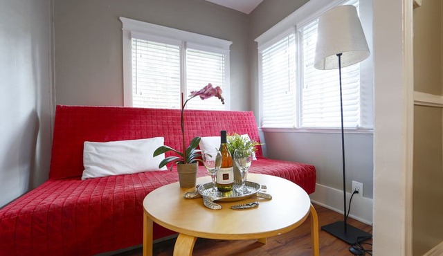 Cozy Beach Cottage with Patio & Parking
