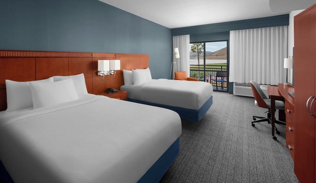 Courtyard by Marriott Santa Clarita Valencia