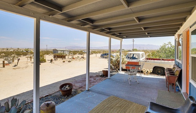 Boho Bungalow w/Hot Tub: 16 Mi to Joshua Tree NP in Twentynine Palms