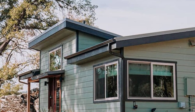 Cozy & Quiet Couples Getaway Minutes to Yosemite