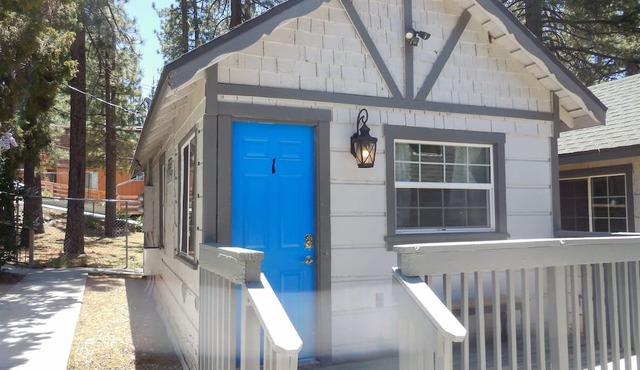 Big Bear Cottage, walk to Village!