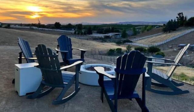 3BR w/ Game Room, Dog Friendly and Hot Tub!