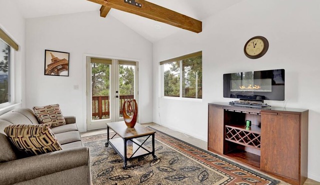 2416-antelope Views 3 Bedroom Cabin by RedAwning