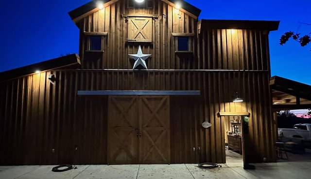 Modern Barn Retreat near Yosemite on a working cattle ranch. Pet Friendly.