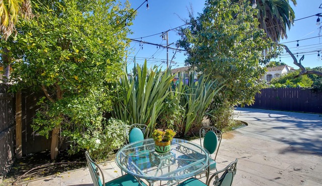 Artsy Long Beach Home w/ Patio: 2 Mi to Downtown!
