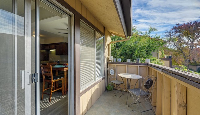 Cozy Fresno Condo w/Balcony & Pool Access