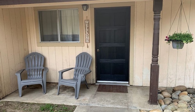 Country studio apartment minutes from town