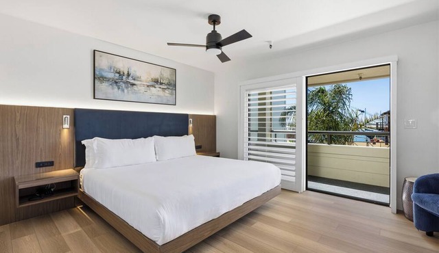 456 Embarcadero Inn & Suites