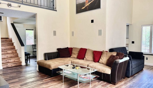 DT Reno - 4BR Home w Patio BBQ Grill Games Room