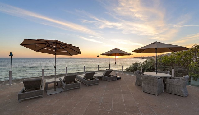 Location direct beach access stroll to main beach swim kayak+