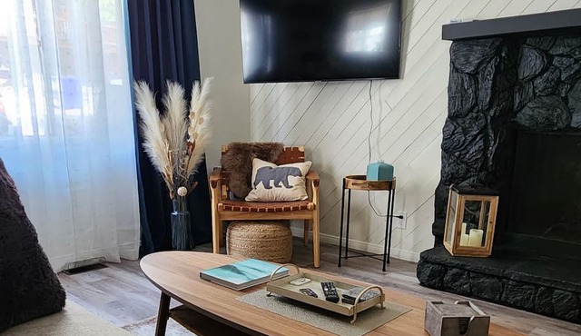 Modern Family Cabin in Arrowbear Lake Running Springs minutes to Snow Valley