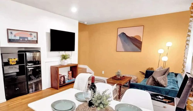 2 Bedroom Unit by Long Beach Airport-KING Bed-W/D-Between Universal/Disneyland