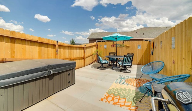 12 Mi to Reno: Hot Tub Haven in Sparks!