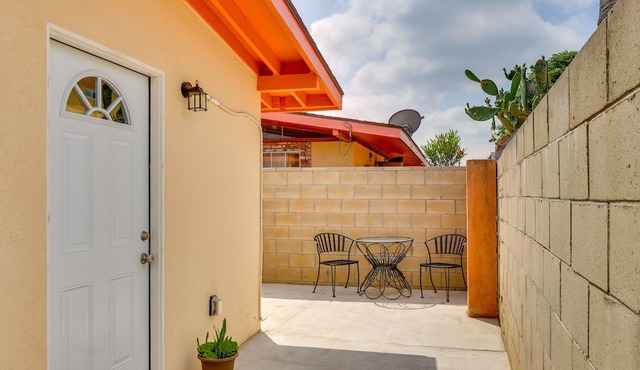 Sleek San Fernando Studio ~ 14 Mi to Universal