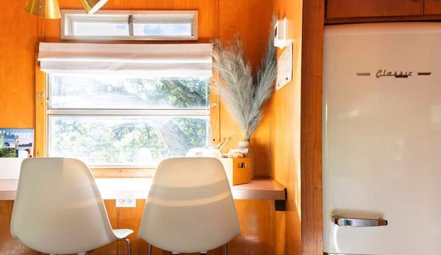 The Spartan is a fun 1950's vintage trailer under oak trees overlooking a 1 acre organic farm!