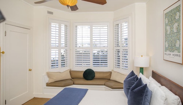 Standard Queen Room with Ensuite Bathroom