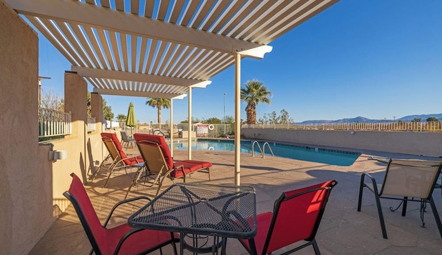 Borrego Springs Motel; small motel; big pool; walk to Christmas Circle/downtown