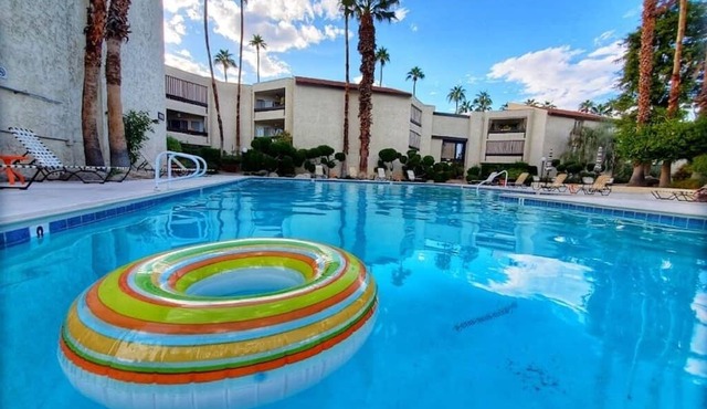 Classic Palm Springs Mountain View Condo