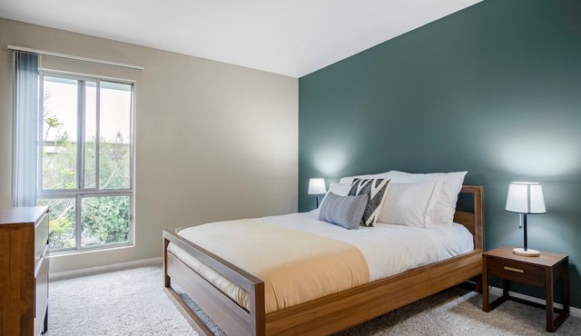 Sleek Westside 1BR w/Pool, Gym, Bball & Tennis Courts, by Blueground