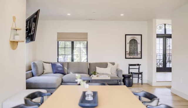 Casa Valerio Unit #8-Boutique Suite in Downtown Santa Barbara