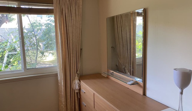 Cozy Peaceful Convenient Sweet Home 1 minute to all places 優雅方便，私用衛浴， 高速出口一分鐘。