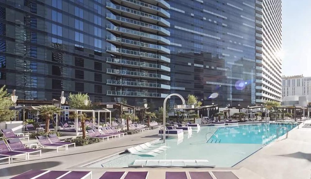 LVStripHouse JC408 - Modern 2BD/2BA Condo Sleeps 8