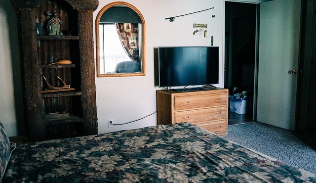 June Lake Home with a view - 2bd/2ba + loft