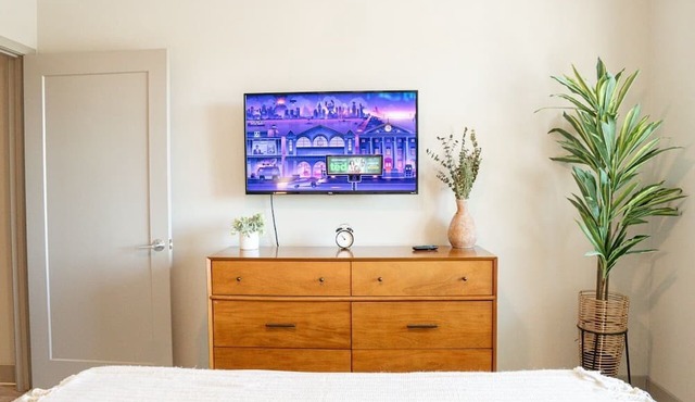 Resort-Style Condo 3 Miles to Disney