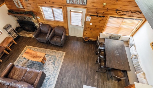 Chalet #19, Closest Chalet to the Gondola 5 Bedroo