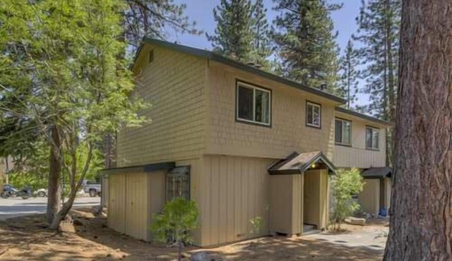 GREAT reviews & great value! Lake Forest Glen w/HOA pools, hot tub, walk to beach