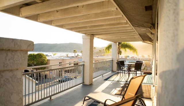 New Condo, Great Views, Excellent Location!