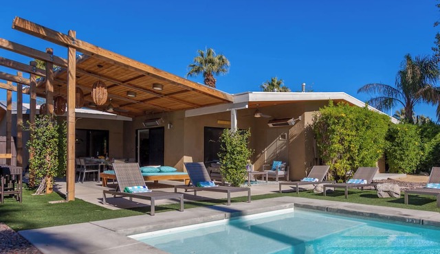 Atomic Ranch Heaven - Pool, Spa & Mountain Views