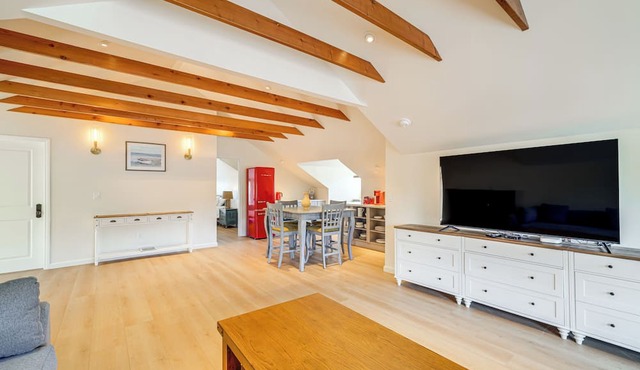 Victorian Carpinteria Apartment < 1 Mi to Beach!